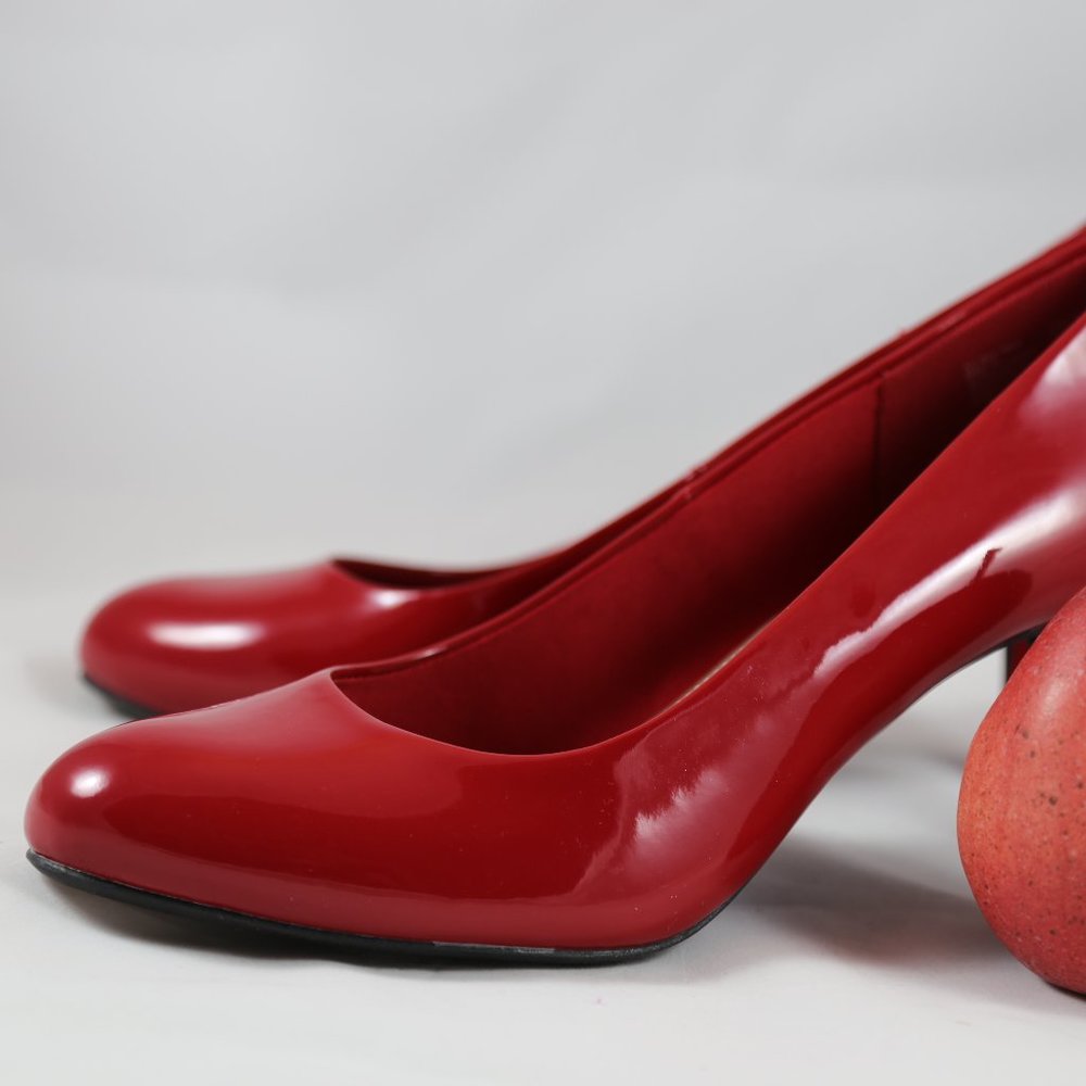 Red pumps, 12W, 3 1/2" heel, never worn